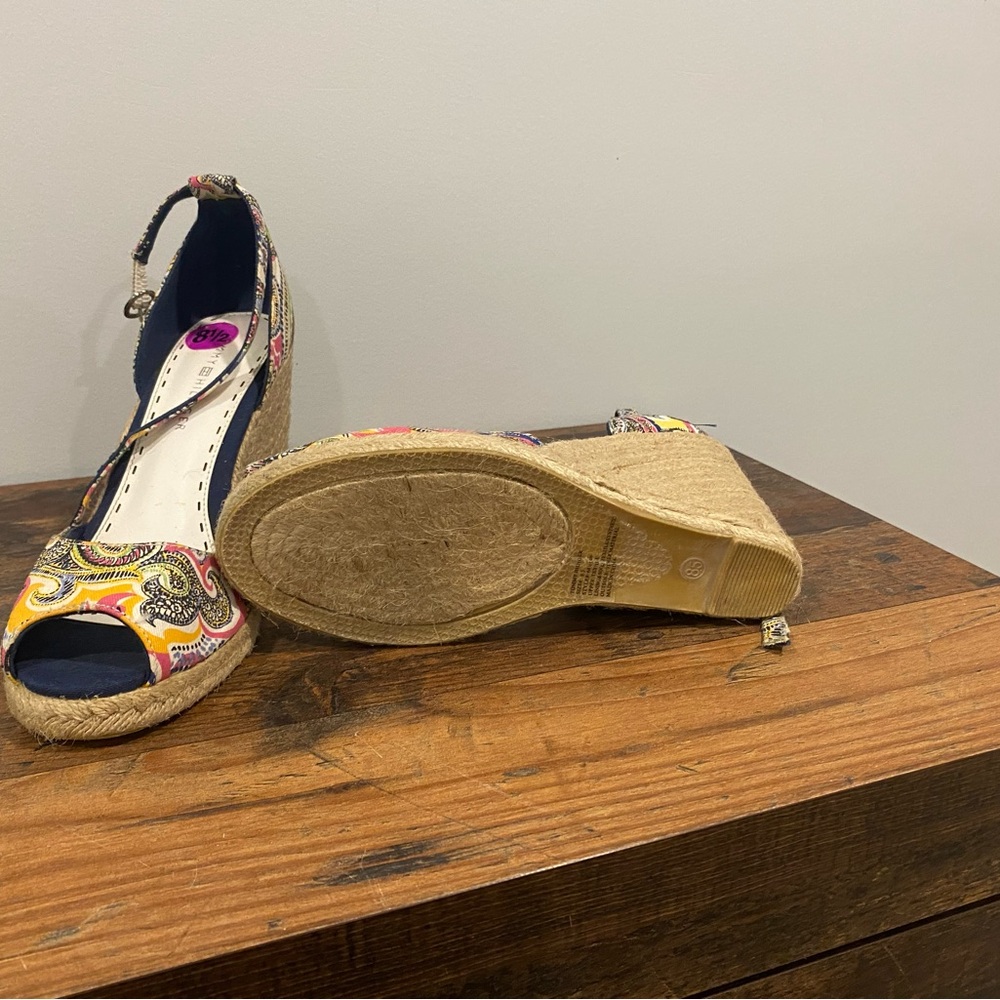 Tommy Hilfiger wedge sandals size 8 1/2